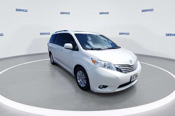 2017 Toyota SIENNA XLE