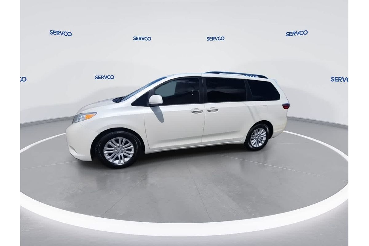 2017 Toyota SIENNA XLE