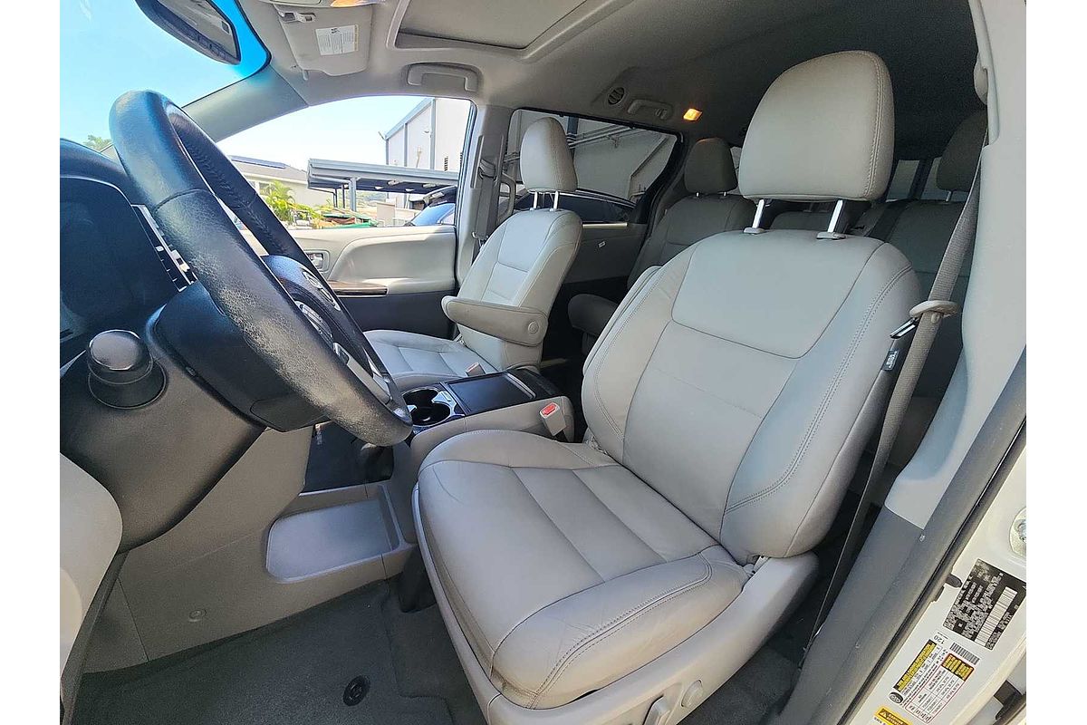 2017 Toyota SIENNA XLE
