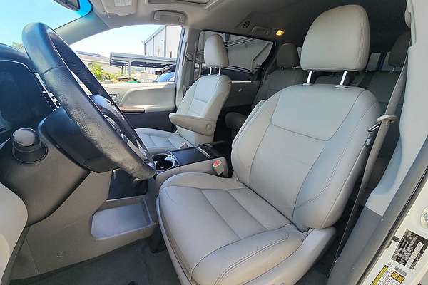 2017 Toyota SIENNA XLE