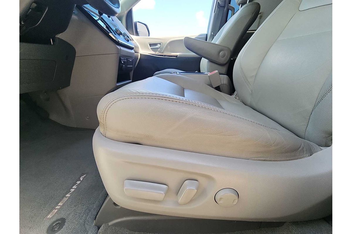 2017 Toyota SIENNA XLE