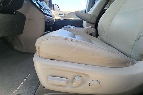 2017 Toyota SIENNA XLE