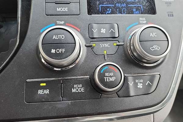 2017 Toyota SIENNA XLE