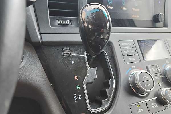 2017 Toyota SIENNA XLE