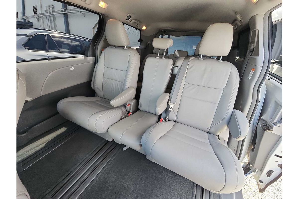 2017 Toyota SIENNA XLE