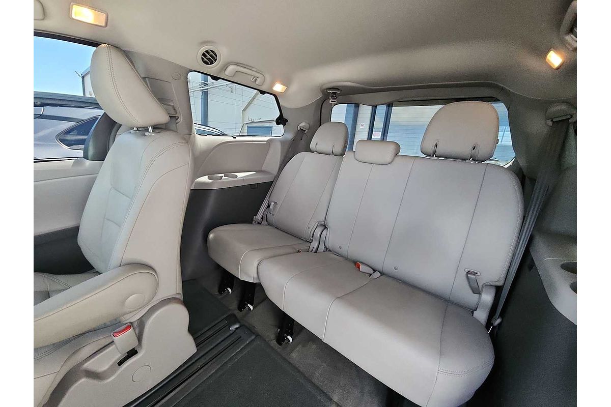 2017 Toyota SIENNA XLE