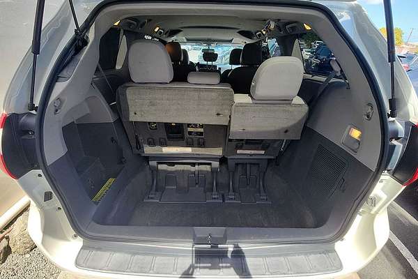 2017 Toyota SIENNA XLE