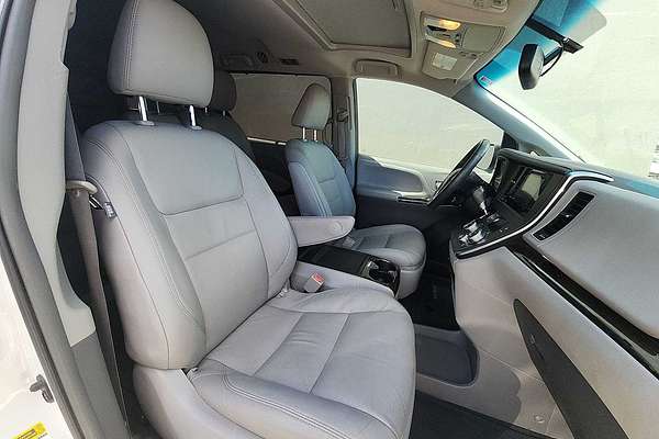 2017 Toyota SIENNA XLE