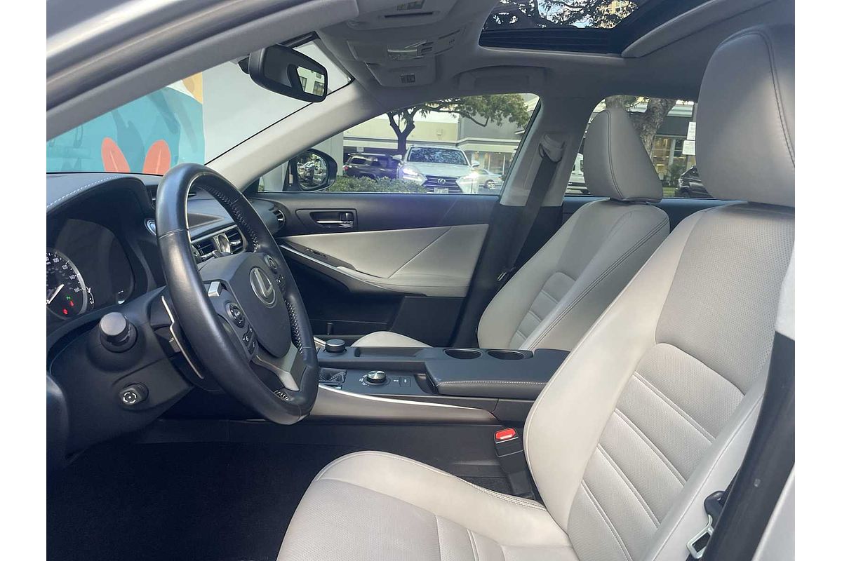 2016 Lexus IS
