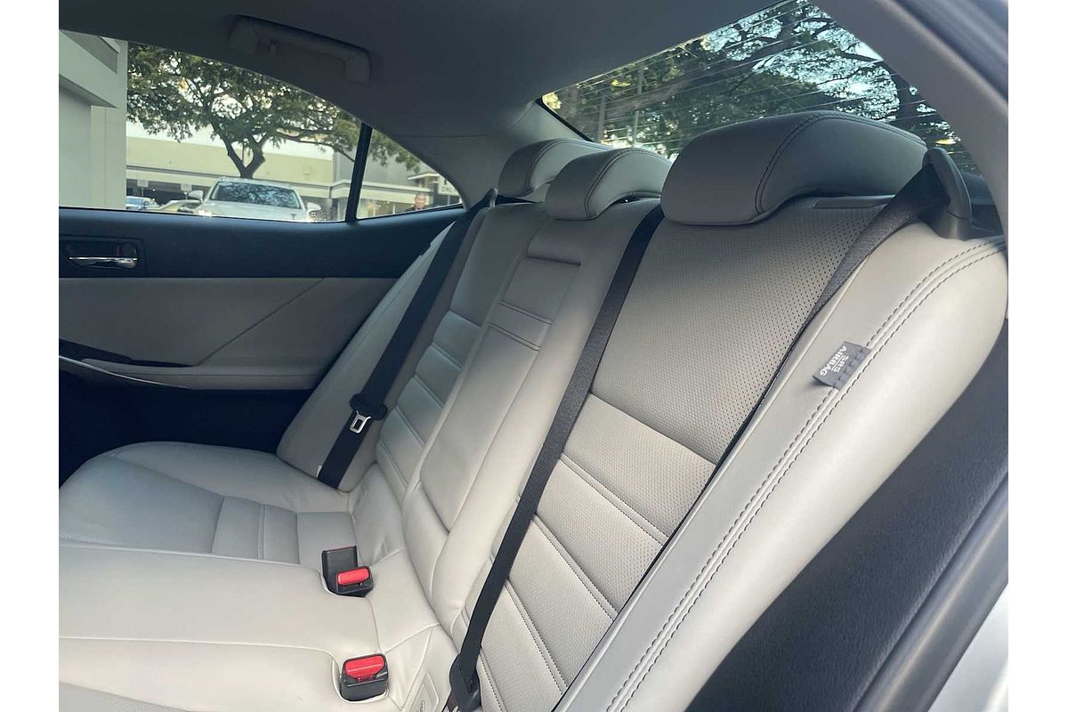 2016 Lexus IS