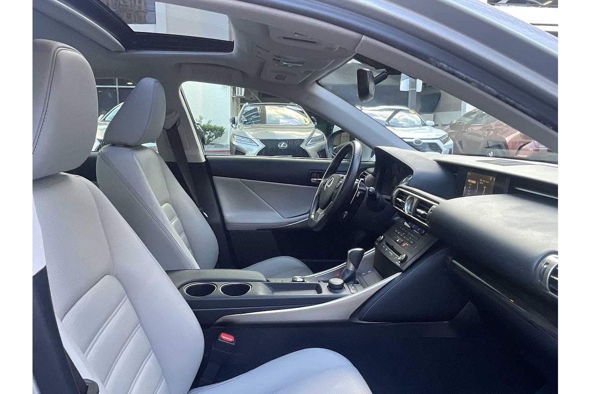 2016 Lexus IS
