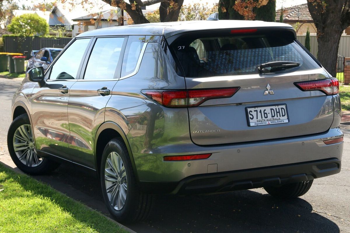 2022 Mitsubishi Outlander ES ZM