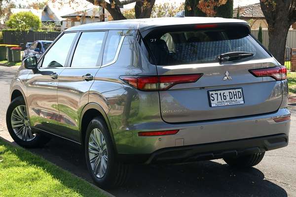 2022 Mitsubishi Outlander ES ZM