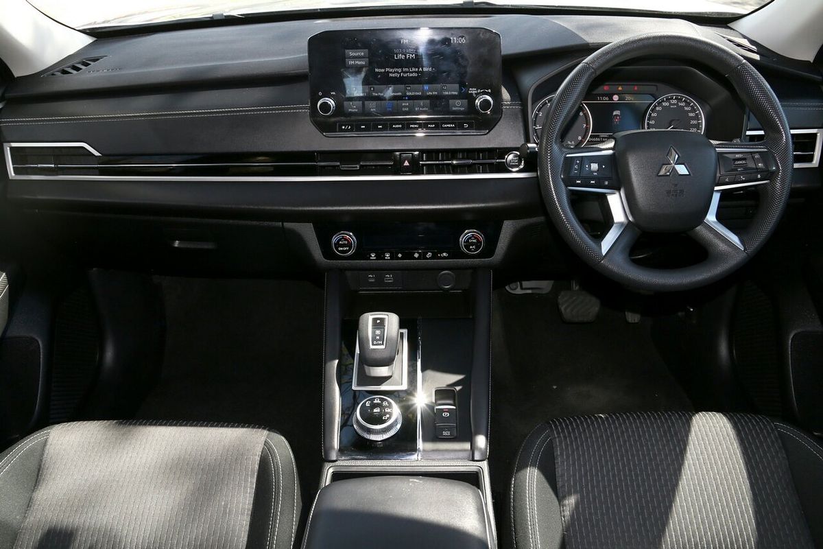 2022 Mitsubishi Outlander ES ZM