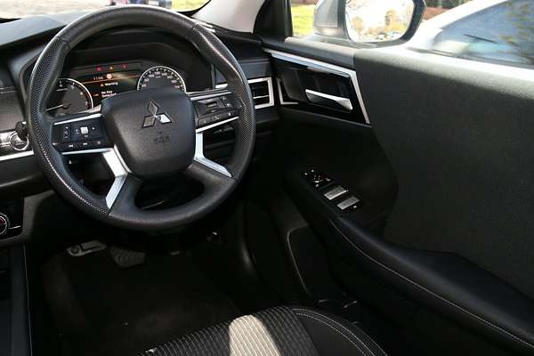 2022 Mitsubishi Outlander ES ZM