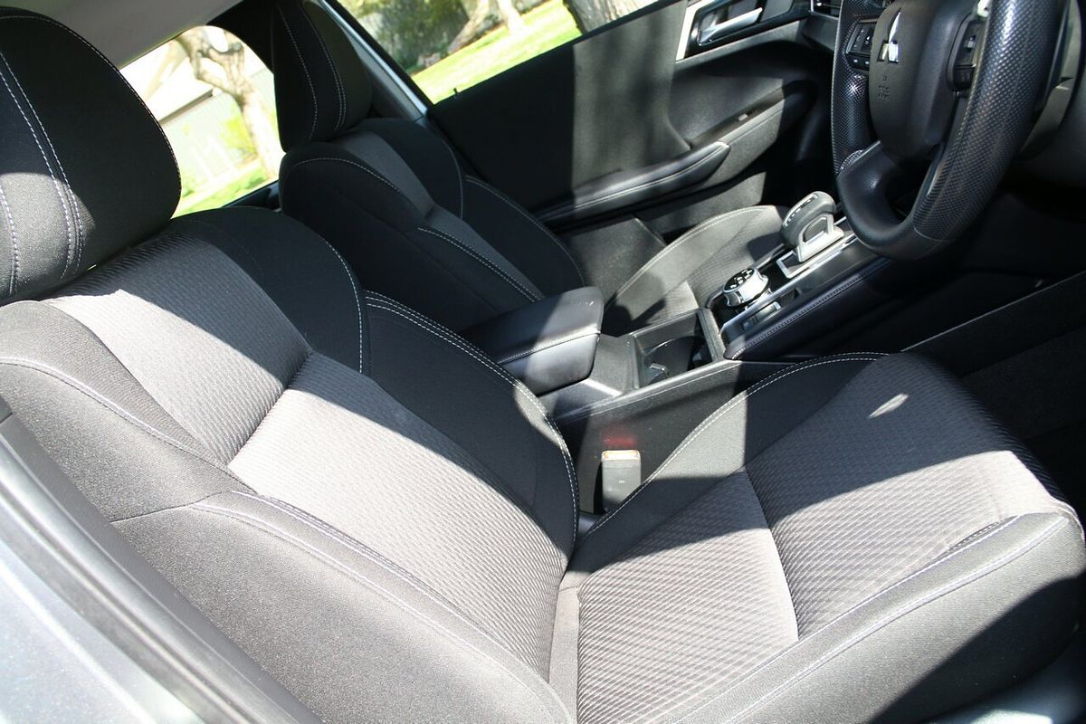 2022 Mitsubishi Outlander ES ZM