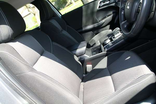 2022 Mitsubishi Outlander ES ZM