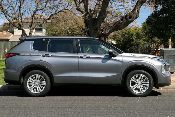 2022 Mitsubishi Outlander ES ZM