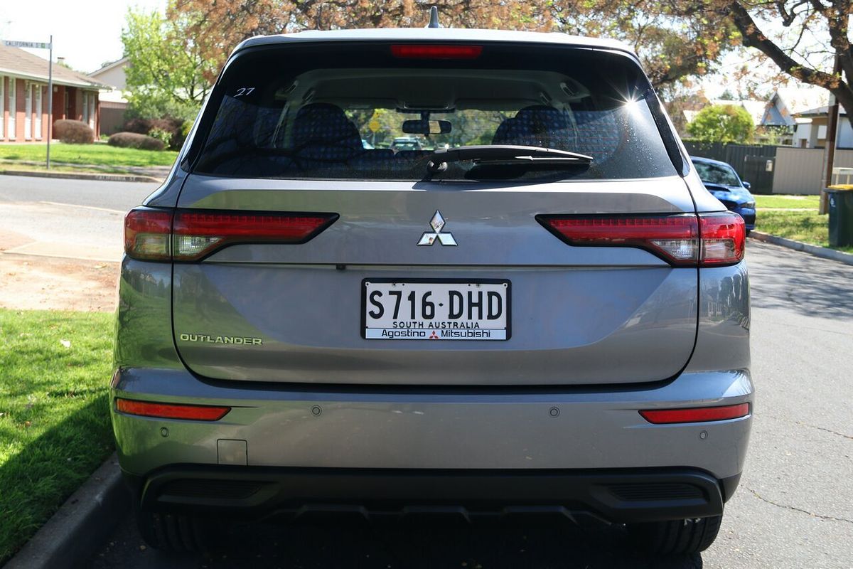 2022 Mitsubishi Outlander ES ZM