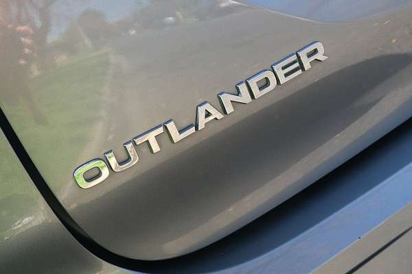 2022 Mitsubishi Outlander ES ZM