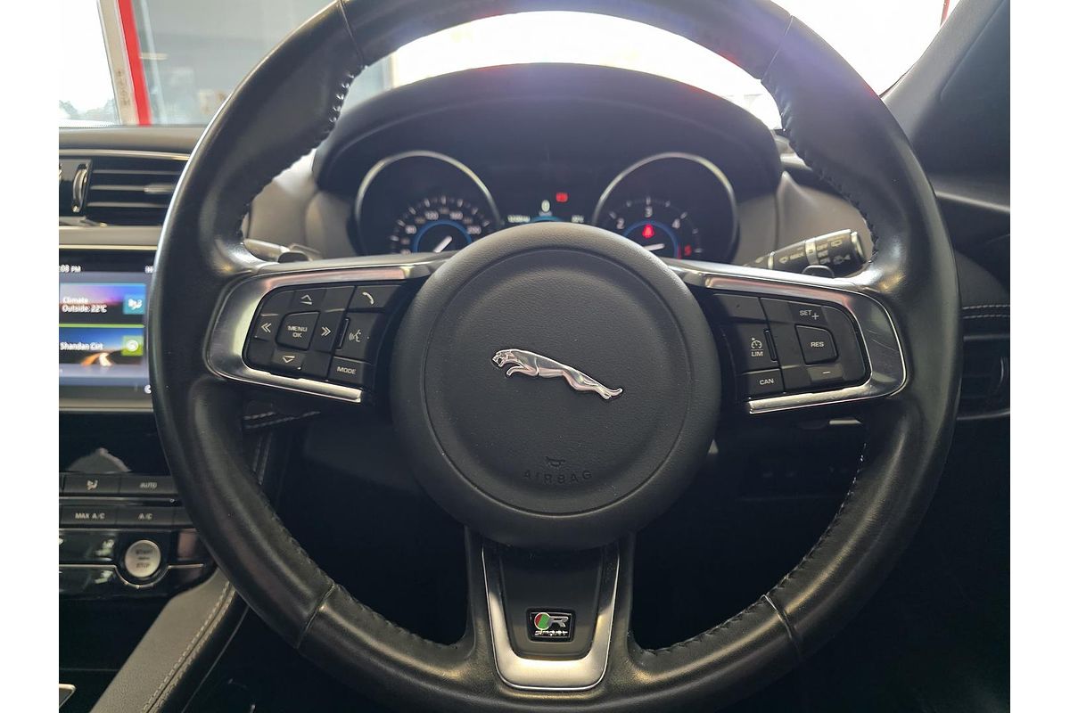 2016 Jaguar F-PACE 20d R-Sport X761