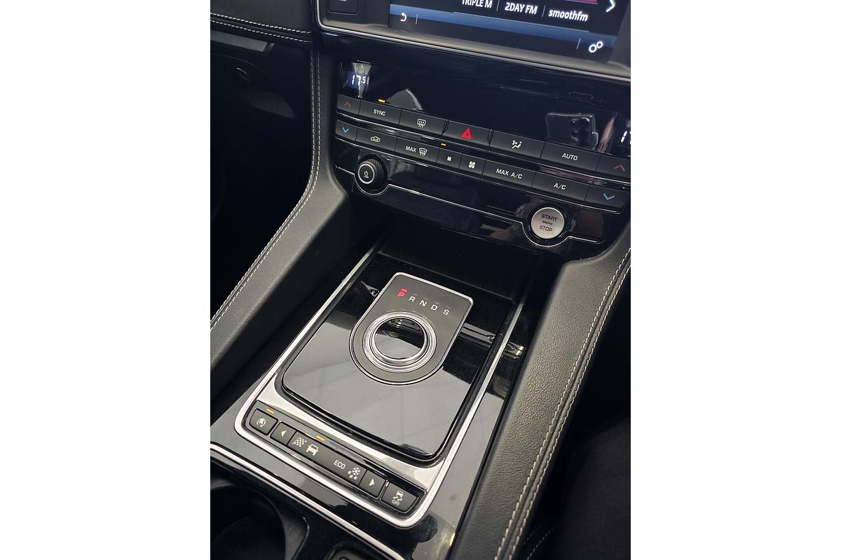 2016 Jaguar F-PACE 20d R-Sport X761
