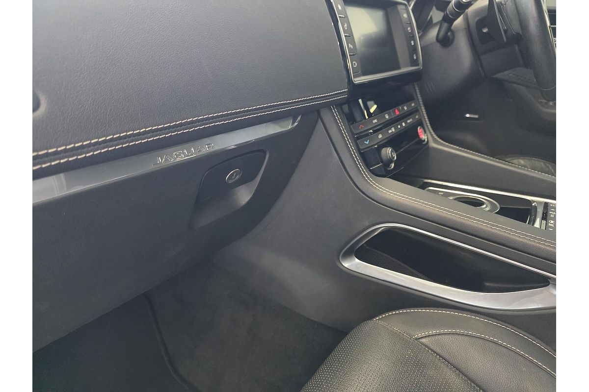 2016 Jaguar F-PACE 20d R-Sport X761