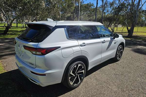 2024 Mitsubishi Outlander PHEV Exceed ZM