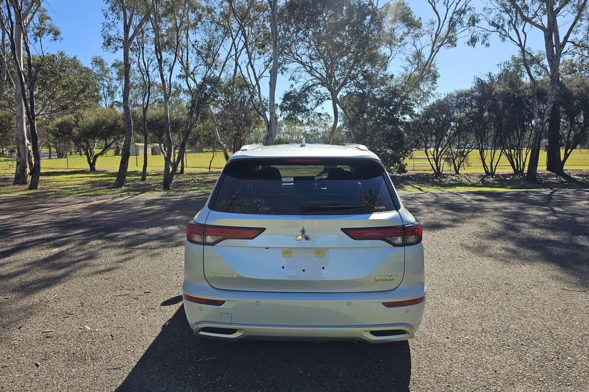 2024 Mitsubishi Outlander PHEV Exceed ZM