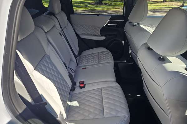 2024 Mitsubishi Outlander PHEV Exceed ZM