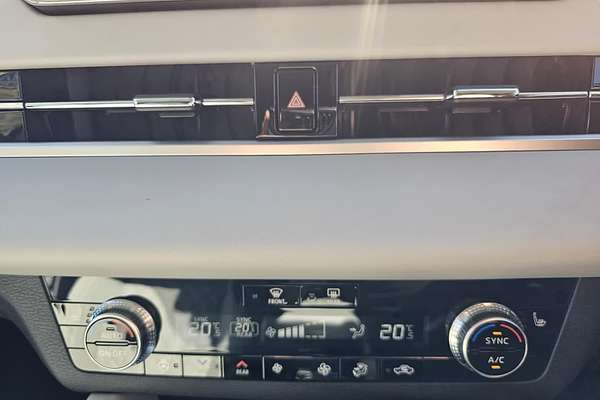 2024 Mitsubishi Outlander PHEV Exceed ZM
