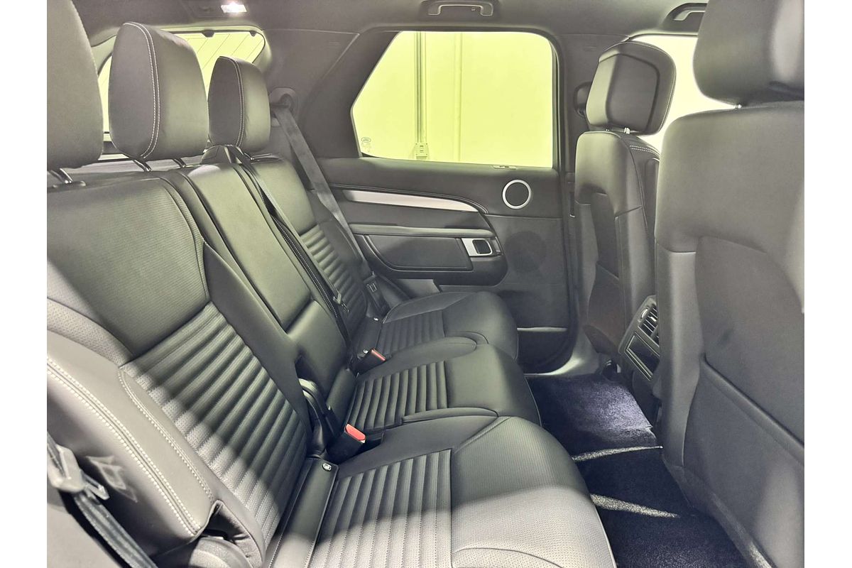 2025 Land Rover Discovery D350 Dynamic SE Series 5