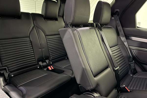 2025 Land Rover Discovery D350 Dynamic SE Series 5
