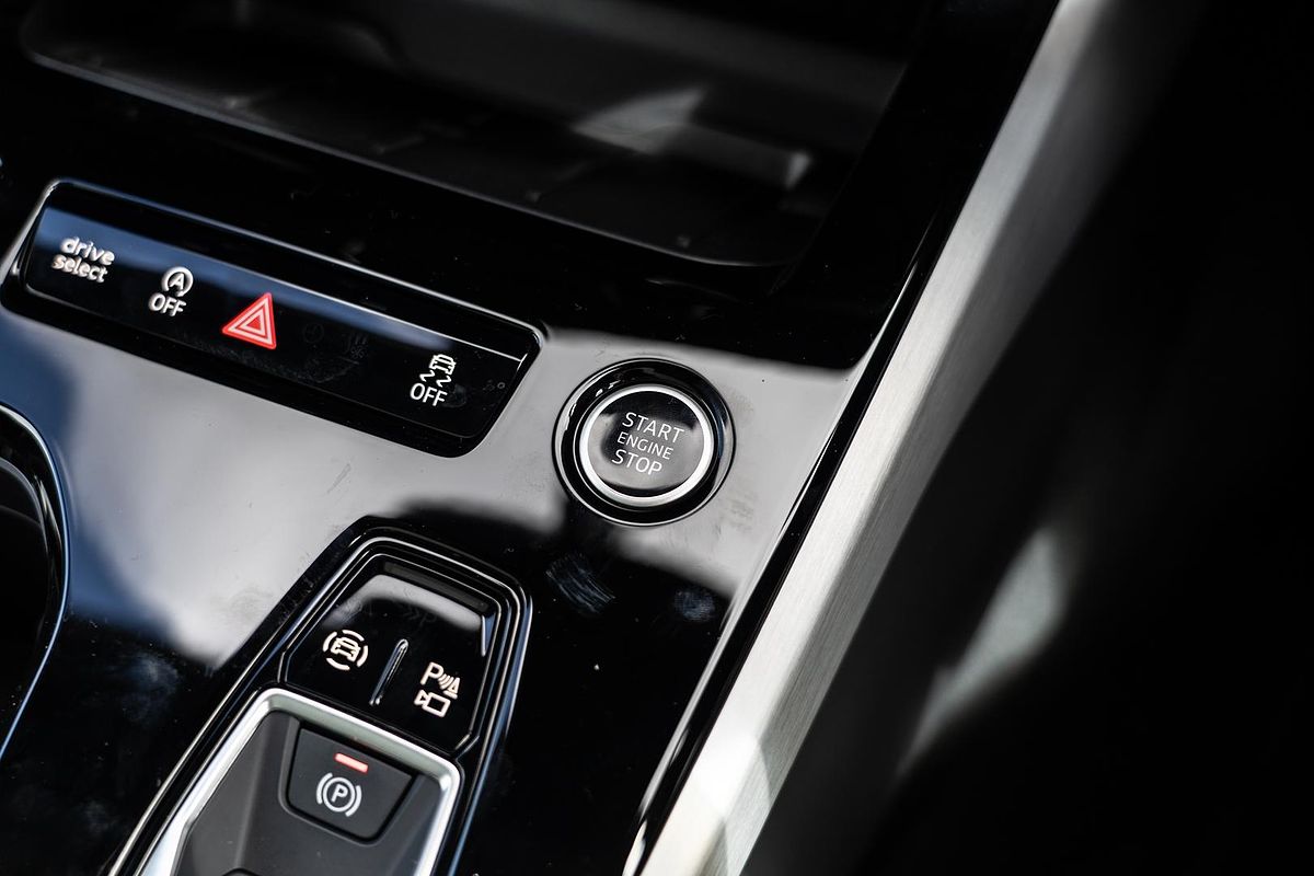 2025 Audi A5 TFSI 150kW S line B10