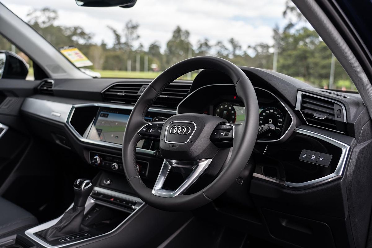 2025 Audi Q3 35 TFSI S line edition F3