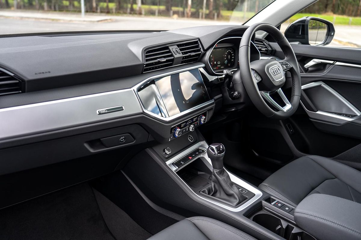 2025 Audi Q3 35 TFSI S line edition F3