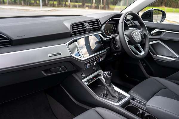 2025 Audi Q3 35 TFSI S line edition F3