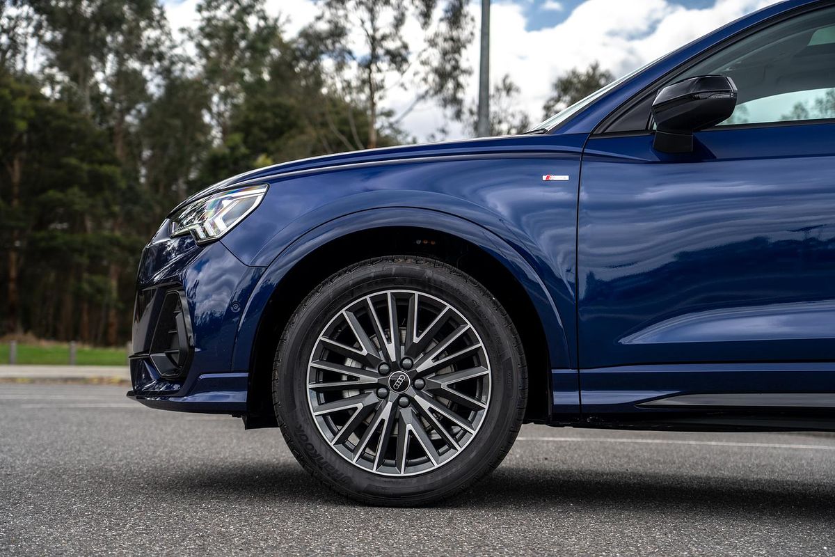 2025 Audi Q3 35 TFSI S line edition F3