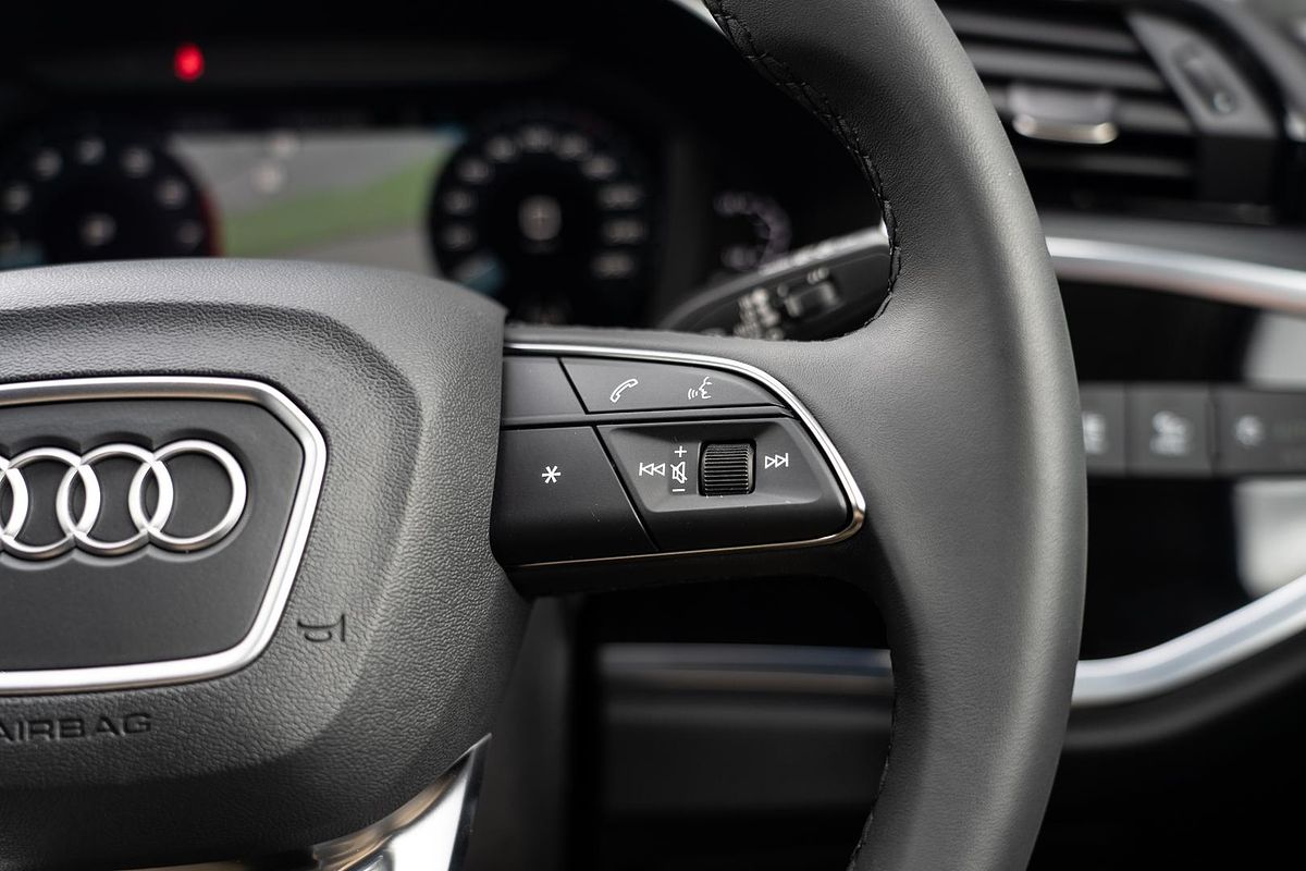 2025 Audi Q3 35 TFSI S line edition F3