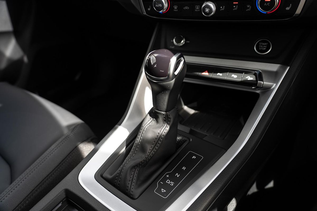 2025 Audi Q3 35 TFSI S line edition F3