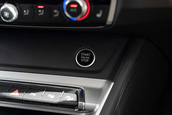 2025 Audi Q3 35 TFSI S line edition F3