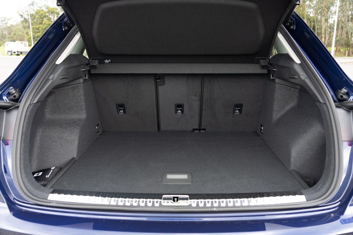 2025 Audi Q3 35 TFSI S line edition F3