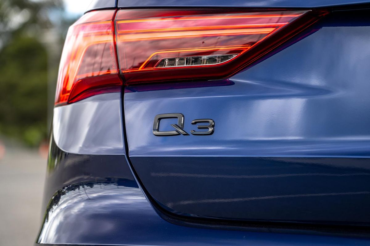 2025 Audi Q3 35 TFSI S line edition F3