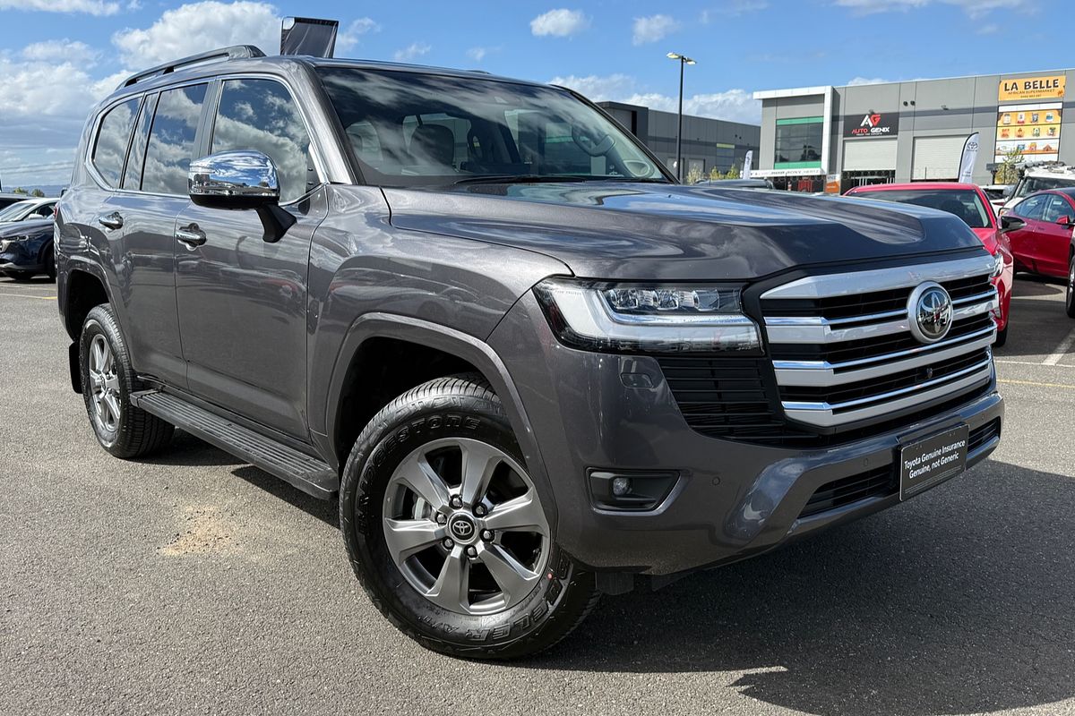 2023 Toyota Landcruiser Sahara FJA300R