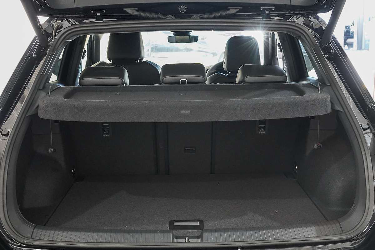 2025 Volkswagen T-Roc 140TSI R-Line D11