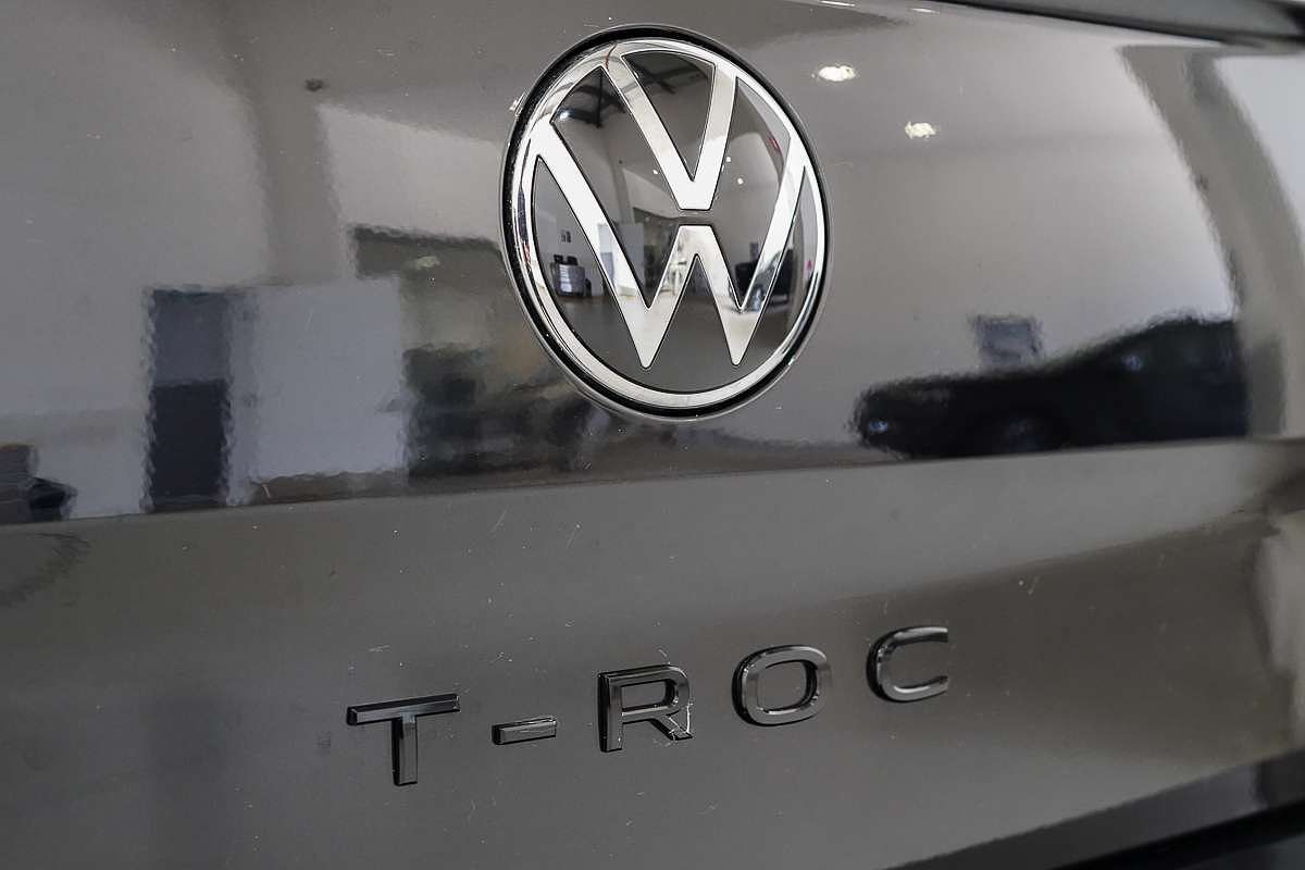 2025 Volkswagen T-Roc 140TSI R-Line D11