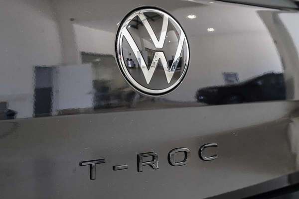 2025 Volkswagen T-Roc 140TSI R-Line D11