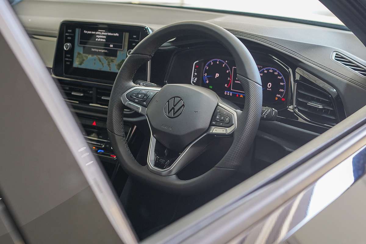 2025 Volkswagen T-Roc 140TSI R-Line D11