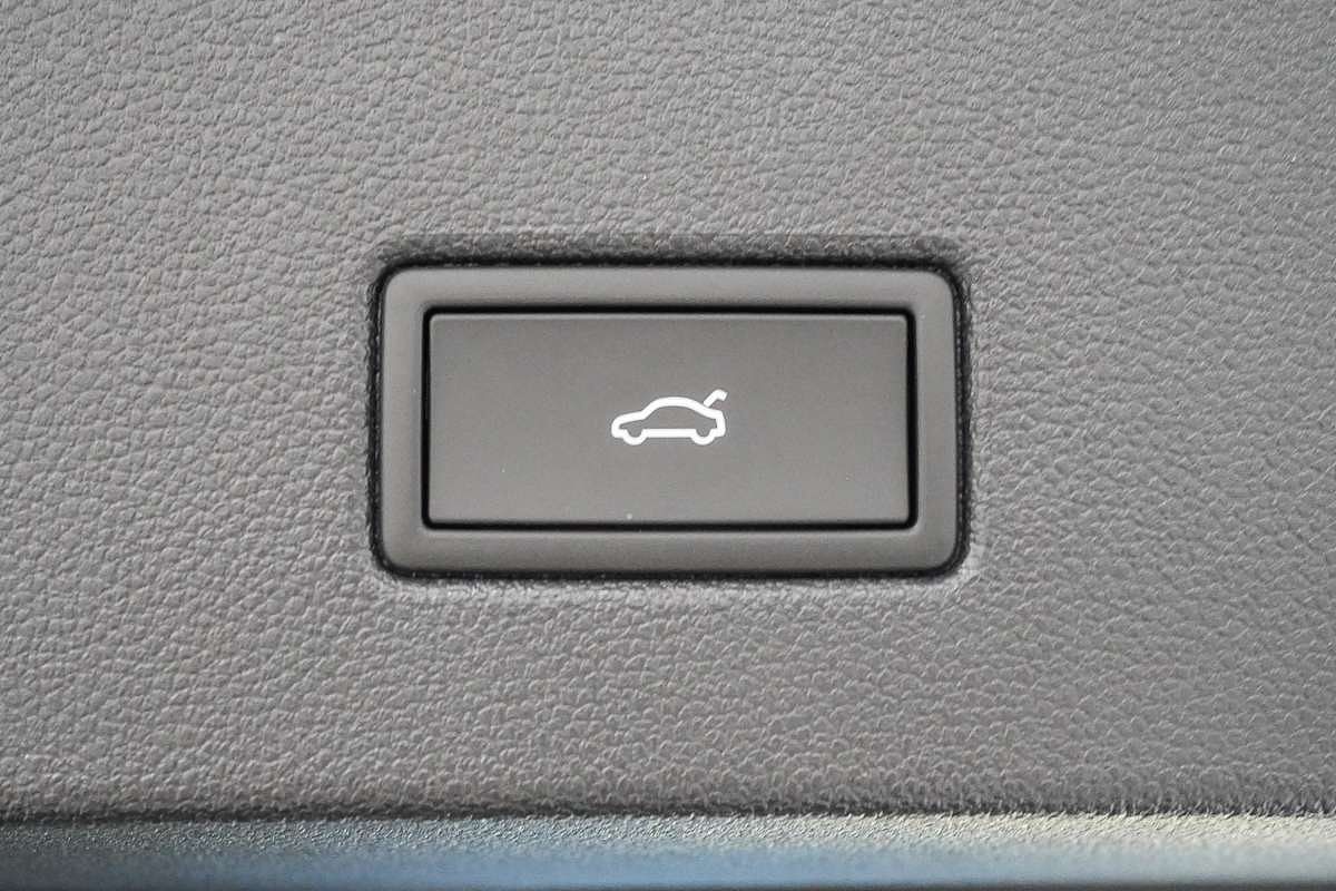 2025 Volkswagen T-Roc 140TSI R-Line D11