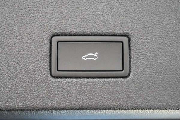 2025 Volkswagen T-Roc 140TSI R-Line D11